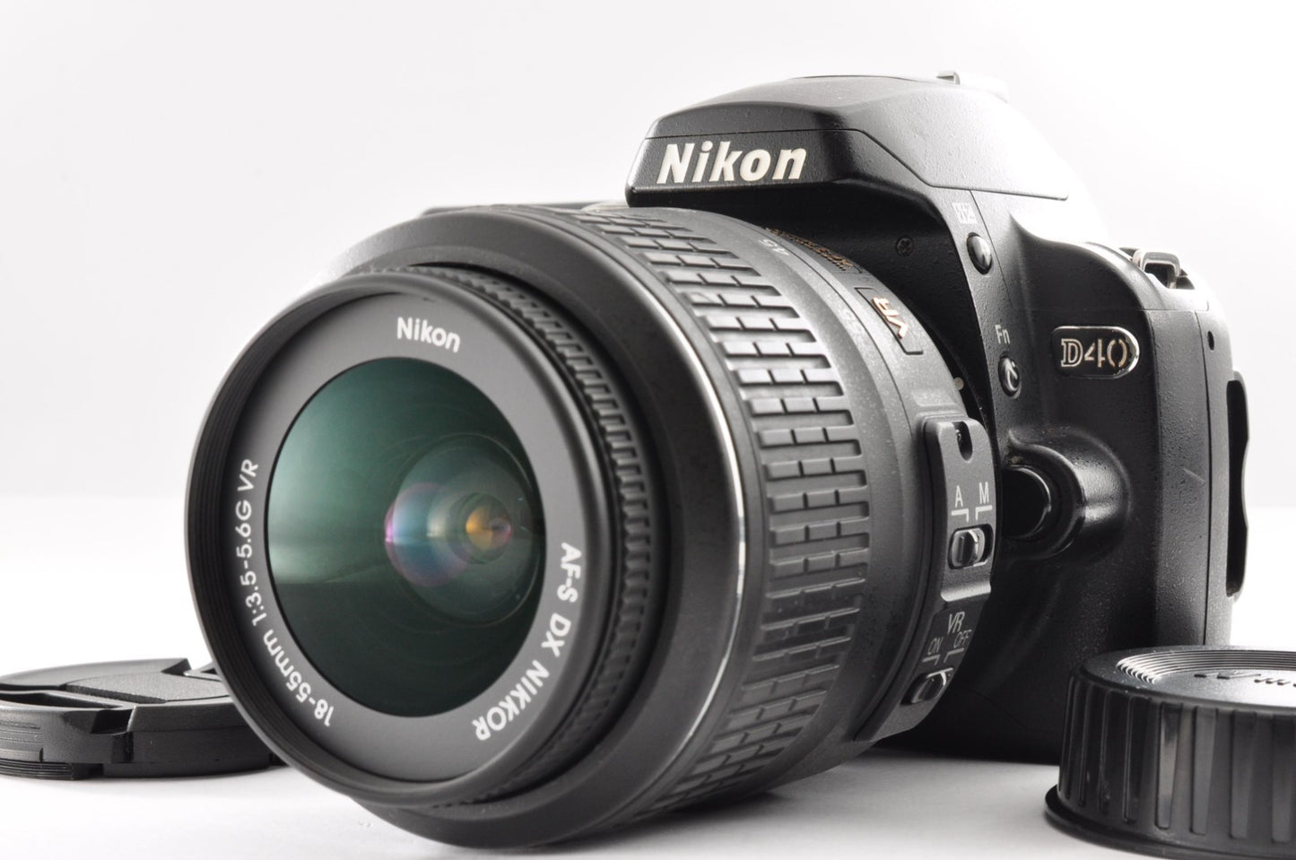 Nikon D40 DSLR Digital Camera w/ AF-S DX 18-55mm f3.5-5.6G VR Lens from JAPAN