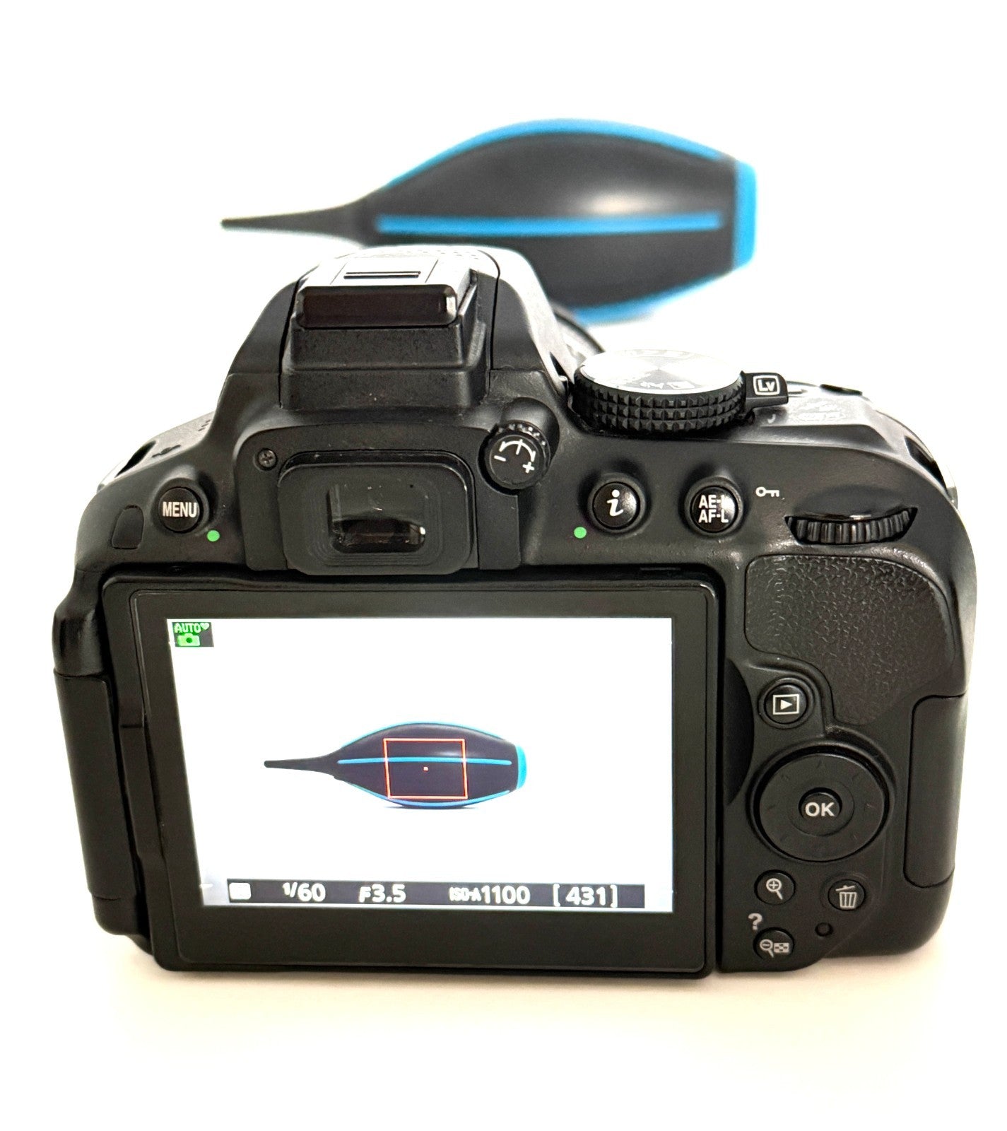 [US Stock] Nikon D5300 24.2 MP DSLR Camera AF-S DX 18-55mm G VR II [2008 shots]