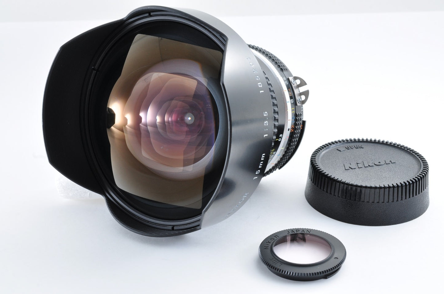 [US Stock ] Nikon Ai-s Nikkor 15mm f/3.5 MF Ultra Wide Angle Lens [NEAR MINT]