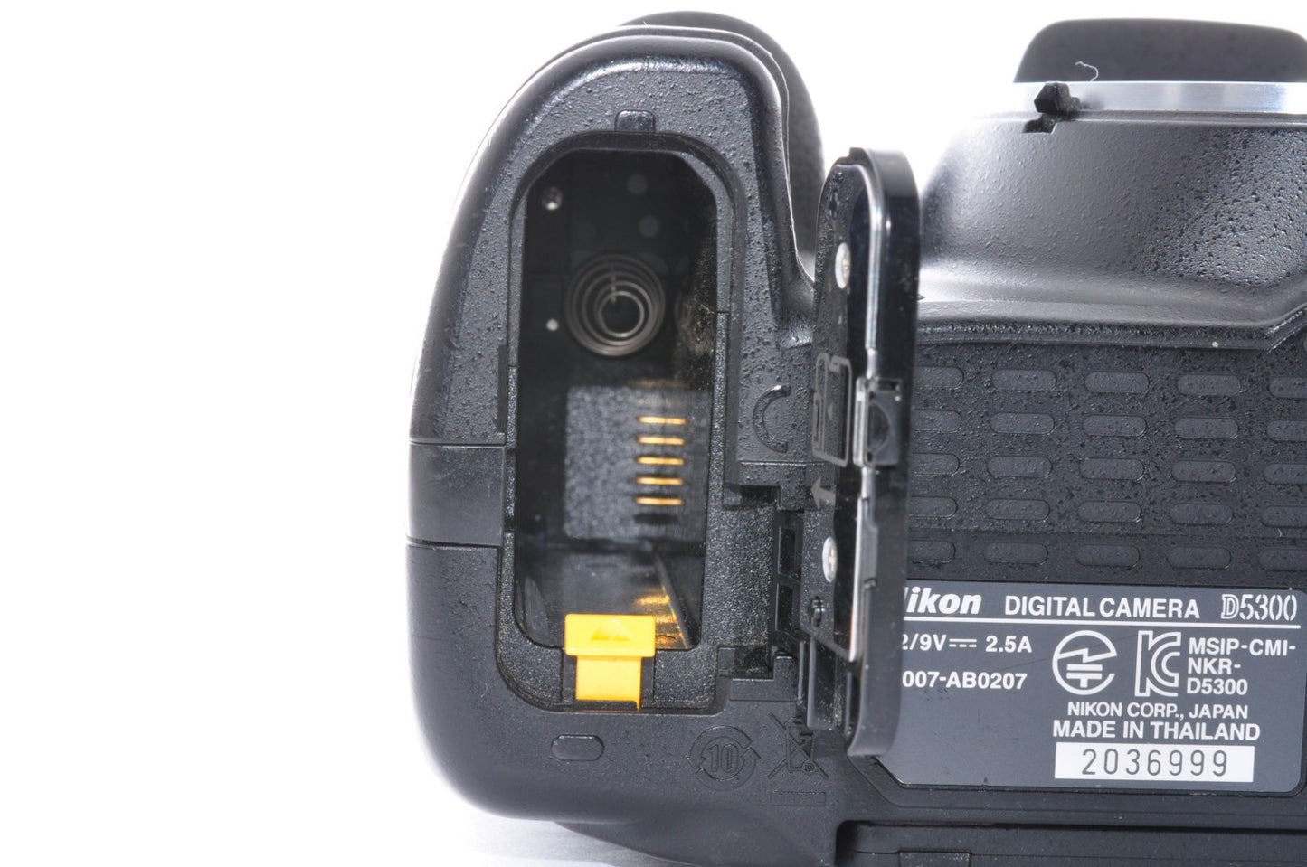 [US Stock] Nikon D5300 24.2 MP DSLR Camera AF-S DX 18-55mm G VR II [2008 shots]