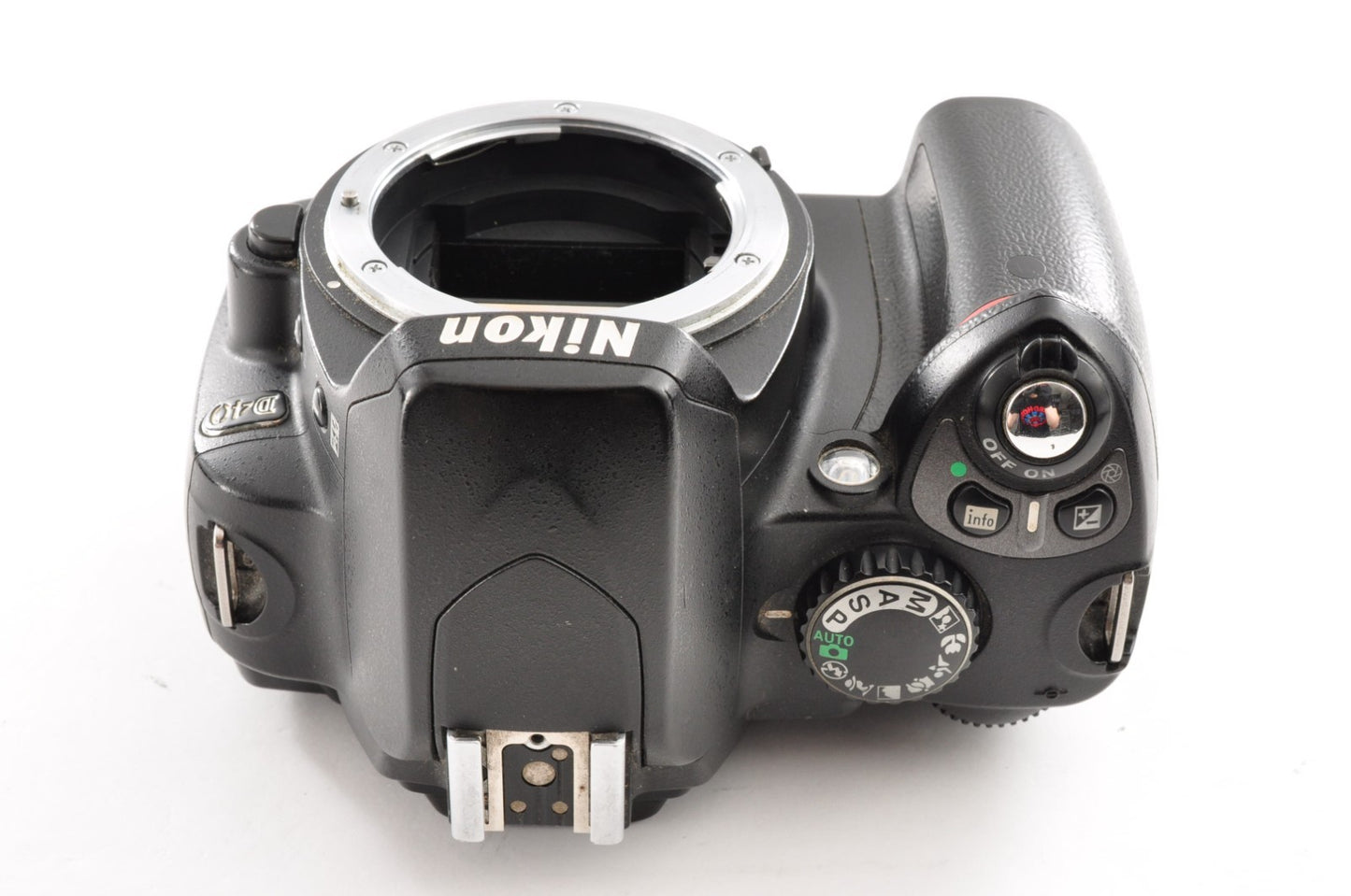 Nikon D40 DSLR Digital Camera w/ AF-S DX 18-55mm f3.5-5.6G VR Lens from JAPAN